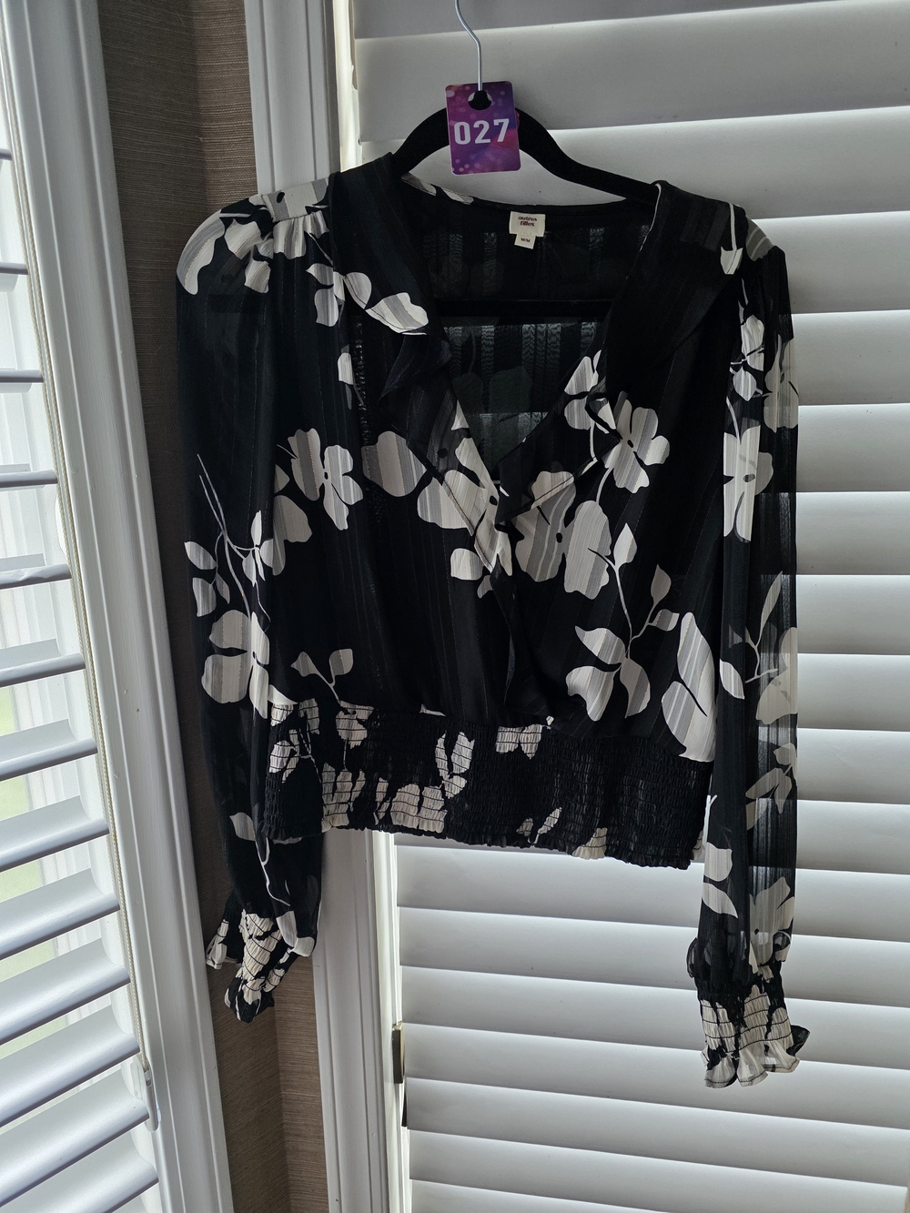 Black & White Floral V-Neck Long Sleeve Blouse